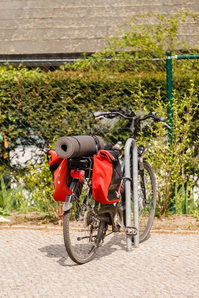 Bike with backpack on street — Stock Photo, Image