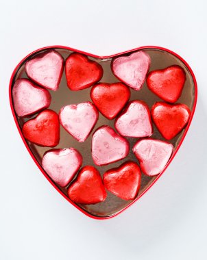 Kalp kutu kalp şekerler ile