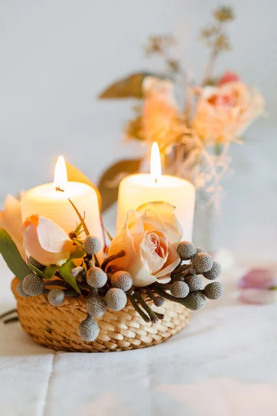 Decoraciones de flores y velas —  Fotos de Stock