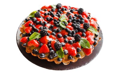 Çilek ile meyve tart