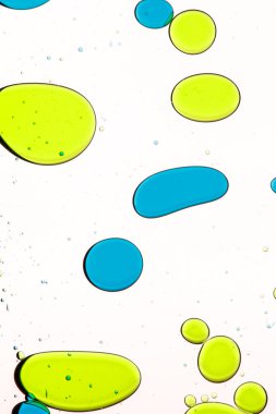 Renkli petrol kabarcıklar