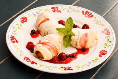 Kiraz ve nane ile buns