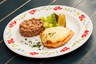 Karabuğdaylı şnitzel.