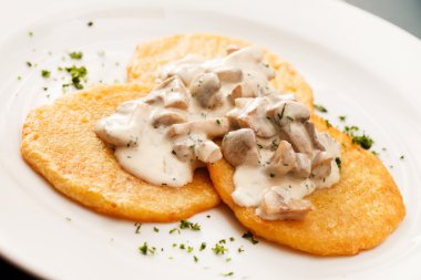 Mantarlı patates gözlemesi