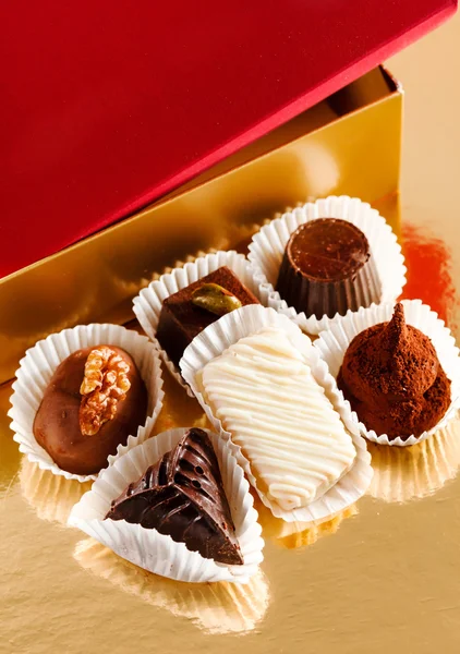 Doboz-ból válogatott csokoládék — Stock Fotó