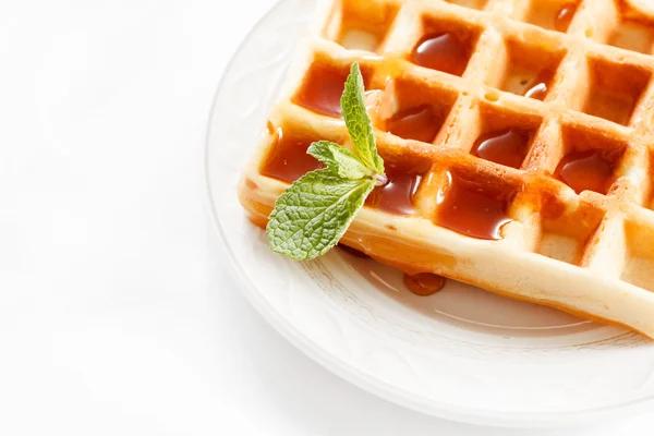 Belgische Waffeln mit Marmelade — Stockfoto