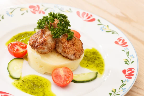 Kotlet z ziemniakami puree — Zdjęcie stockowe