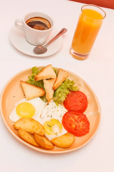 Eggs with potatoes and greens — Stock Photo, Image