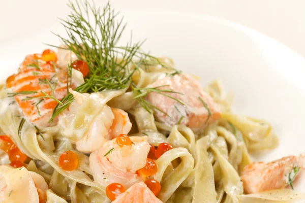 Pasta with salmon and caviar — Stock Photo, Image