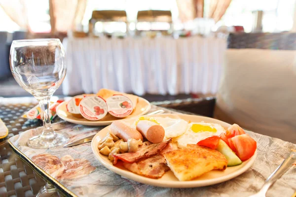 Klassisches Frühstück im Hotel — Stockfoto