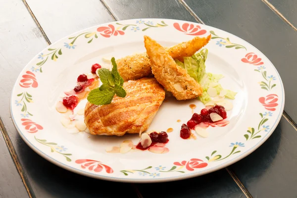 Chicken with cranberry sauce — Stock Photo, Image