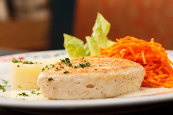 Escalope de poulet avec purée de pommes de terre — Photo