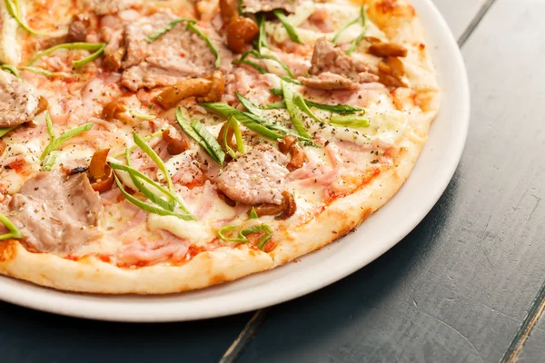 Pizza with beef and mushrooms — Stock Photo, Image