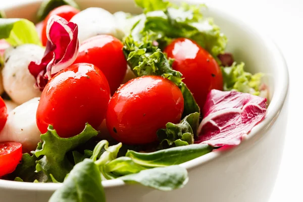 Salada italiana em prato — Fotografia de Stock