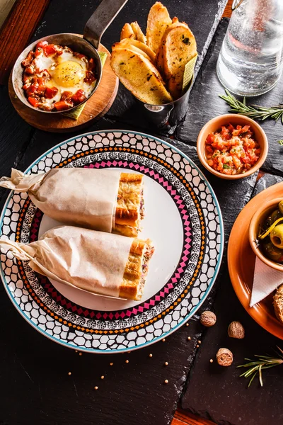 Spanisches Abendessen auf dem Tisch — Stockfoto