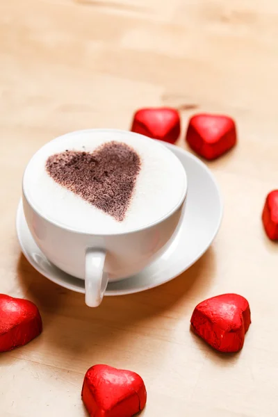 Cappuccino with heart candies — Stock Photo, Image