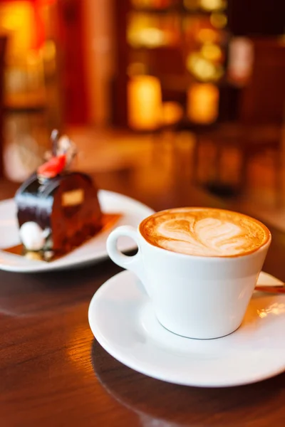 Cake with coffee on table — Stock Photo, Image