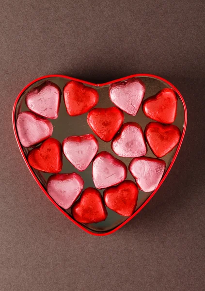 Boîte coeur avec bonbons coeur — Photo