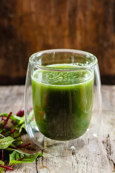 Zelený koktejl v brýlích — Stock fotografie