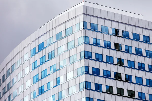 Frente de edifício moderno — Fotografia de Stock