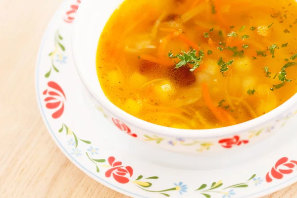 Supă de pui pe alb — Fotografie, imagine de stoc