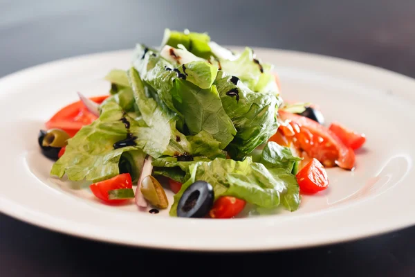 Salad sayuran di piring — Stok Foto