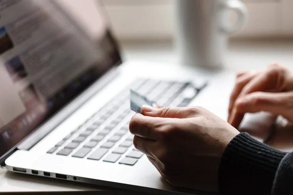 Man hands with laptop — Stock Photo, Image