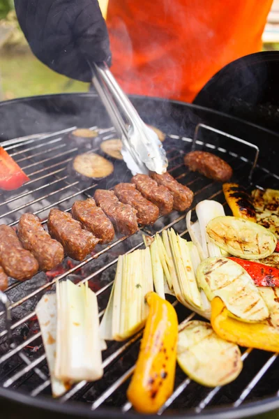 Gegrilde kebab en groenten — Stockfoto