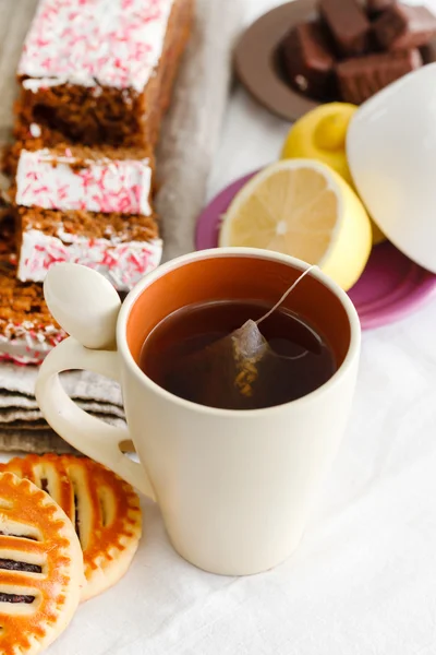 Tea time with lemon — Stock Photo, Image