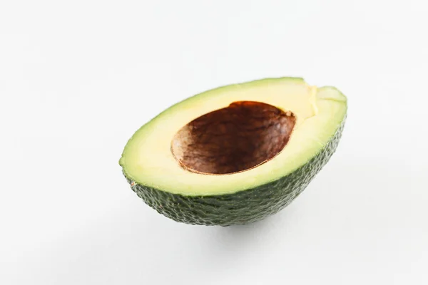 Twee helften van avocado — Stockfoto