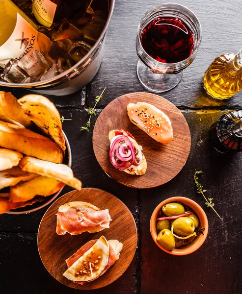 Cena española en la mesa — Foto de Stock