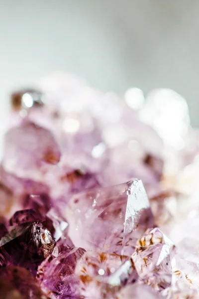 Raw amethyst rock — Stock Photo, Image