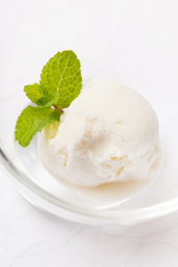 vanilyalı dondurma ile nane