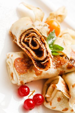 Çikolata ve çilek ile Pancakes