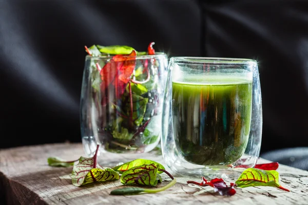 Grön smoothie i glas — Stockfoto