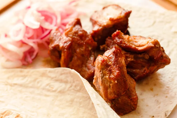 Grilled ribs with pita bread — Stock Photo, Image