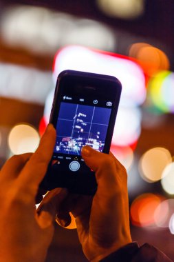 kadın fotoğraf çekme