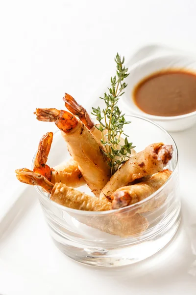 Gamberetti fritti con salsa — Foto Stock