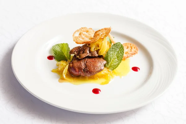 Foie gras com molho no prato — Fotografia de Stock