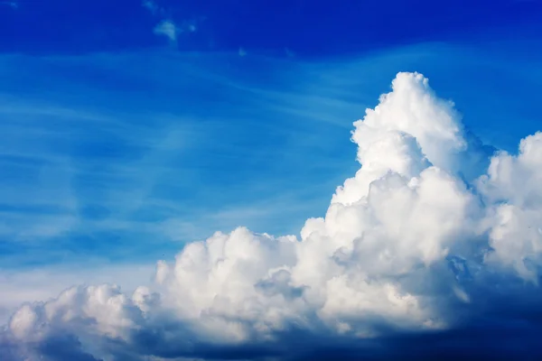 Blue sky with clouds — Stock Photo, Image