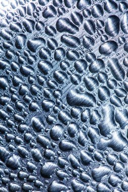 Su damlaları yakınlaşıyor.