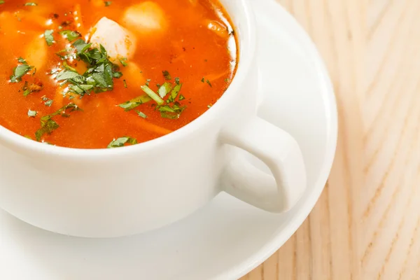 Томатный суп с овощами — стоковое фото