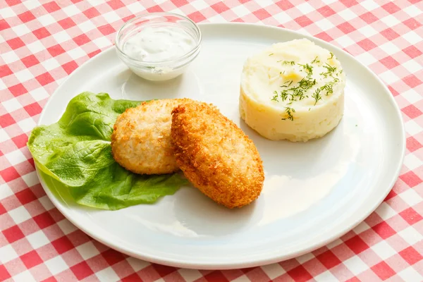 Chuleta de pollo con puré de papas — Foto de Stock