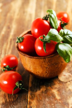 Taze kırmızı domatesler