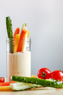 Sebzeli kavanoz humus