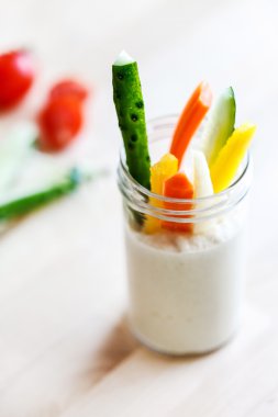 Sebzeli kavanoz humus