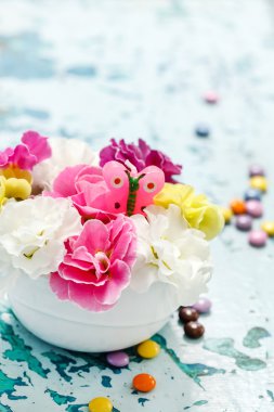 Parlak bahar çiçekleri