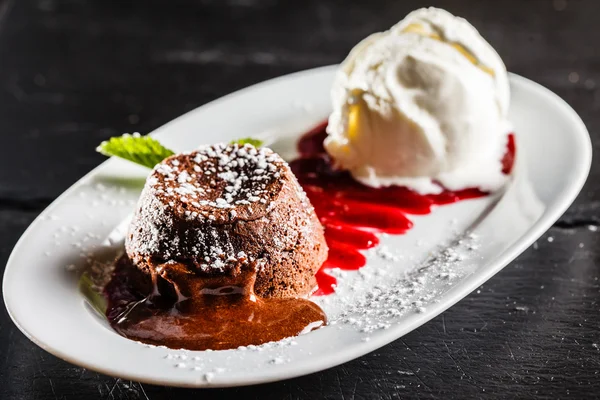 Chocolate cake with ice cream — Stock Photo, Image