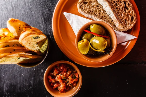 Spanisches Abendessen auf dem Tisch — Stockfoto