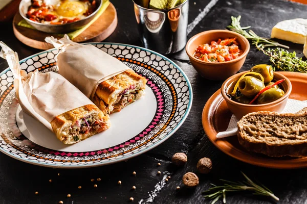 Spanisches Abendessen auf dem Tisch — Stockfoto